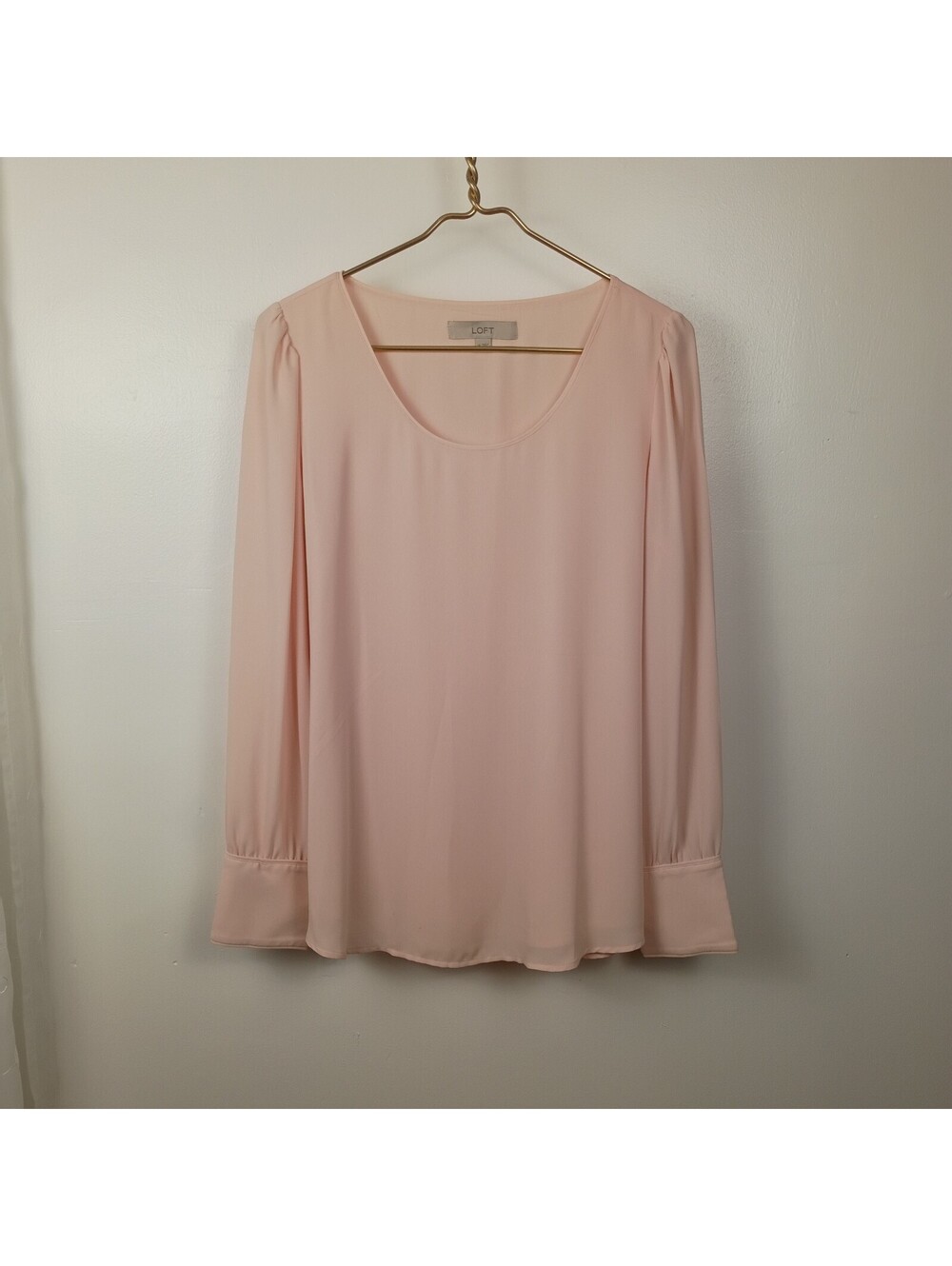 Ann Taylor Loft  Blush Pink  Pearl Button Cuff Blouse Size M Scoop Neck